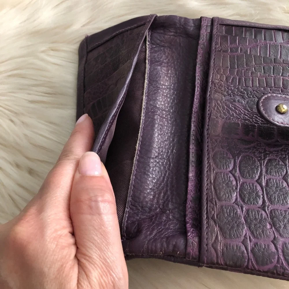 Great American Leather Works purple embossed leather wallet clutch purse - Picture 4 of 11